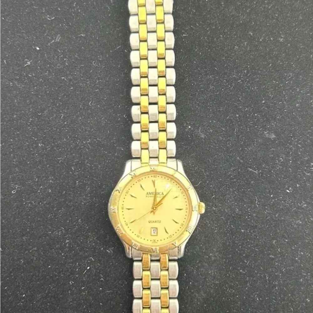 Vintage America by Perry Ellis 26mm quartz gold and silver japan ladies watch 61